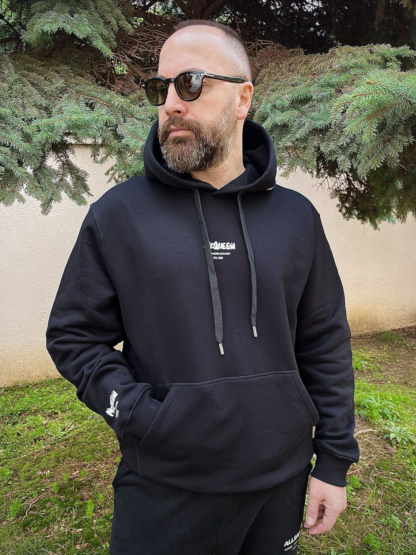 Fırça yazı basklı siyah hoodie