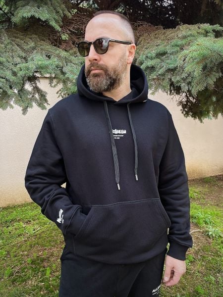 Fırça yazı basklı siyah hoodie